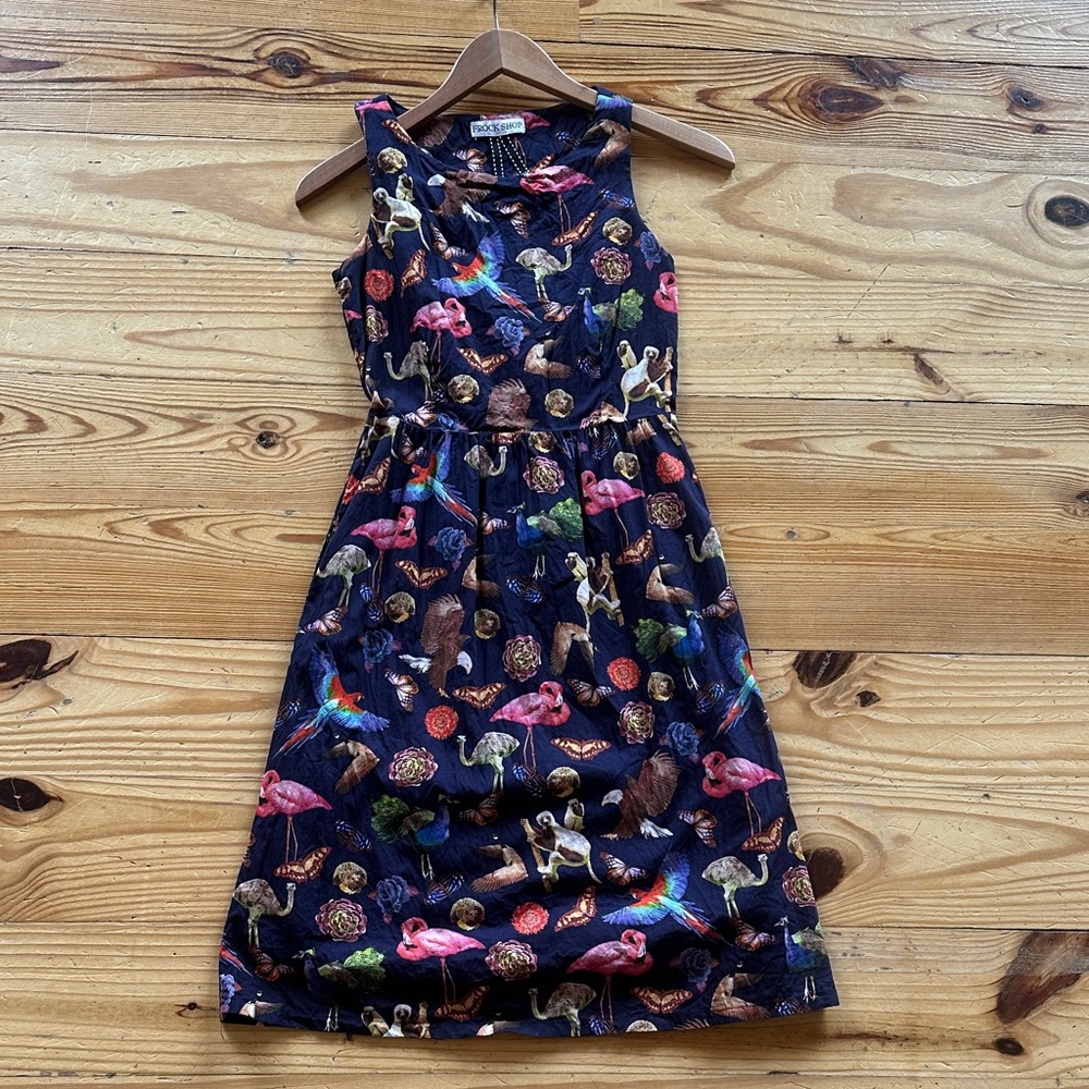 It has POCKETS!